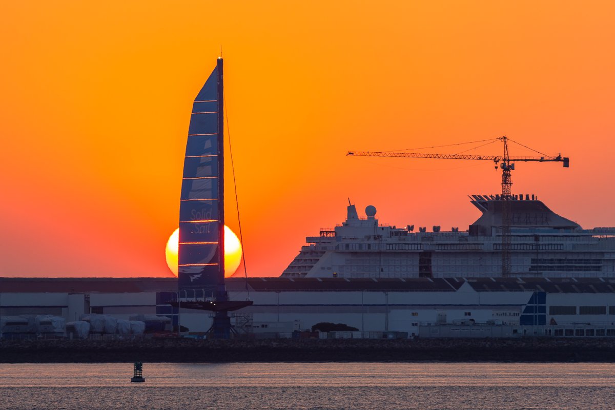 Coucher de soleil sur les Chantiers de #SaintNazaire
#estuairedelaLoire #SaintBrevin #LoireAtlantique #Paysdelaloire #solidsail #CelebrityAscent #MSCEuribia