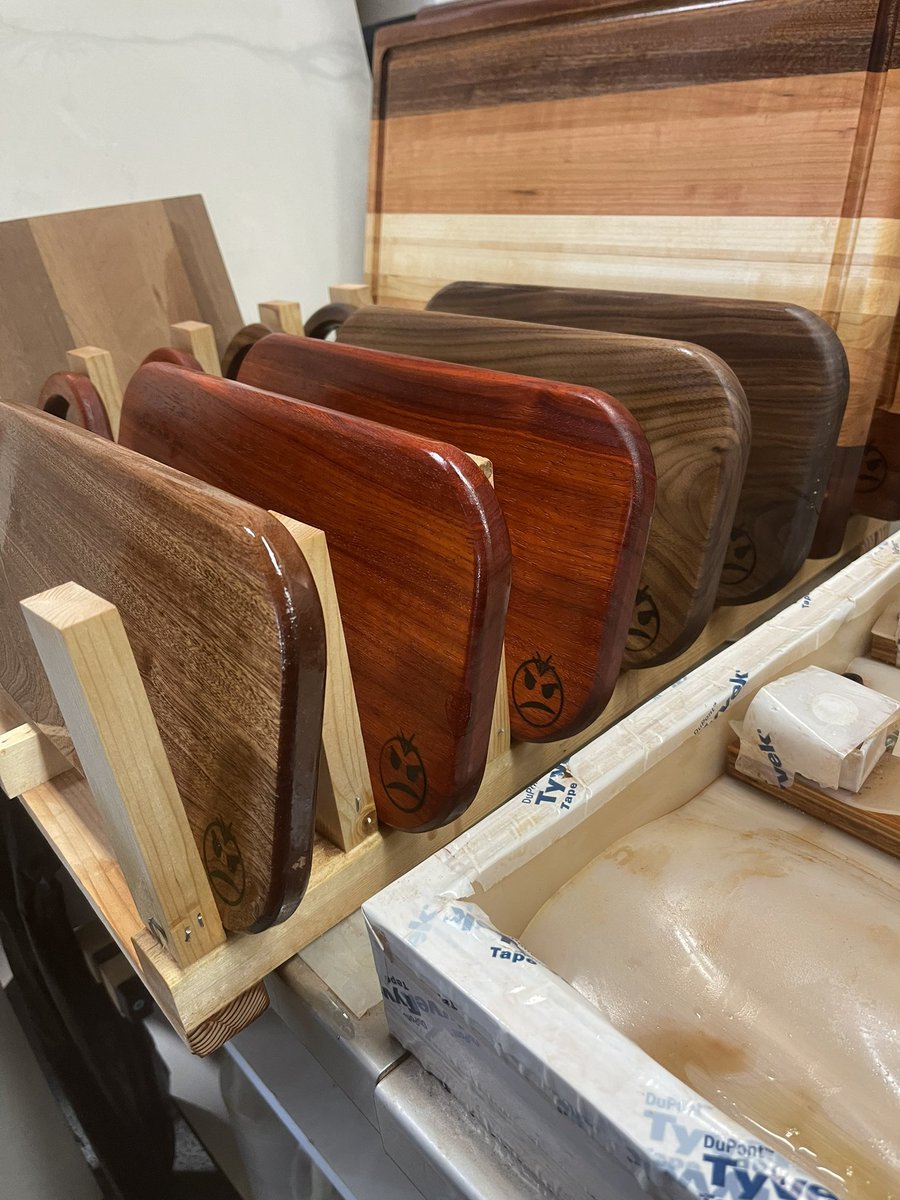 badboyboards's tweet photo. That wood be a good pic #badboyboards #cuttingboard #Oboard #Oboards #padauk #walnut #sapele https://t.co/PG98D8Lds6 https://t.co/aHYqD2Dhix