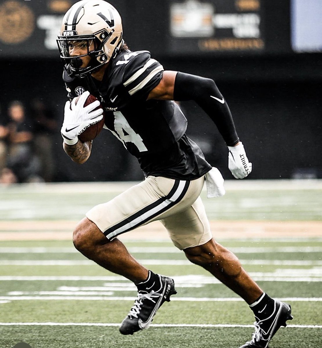 _gregorytate's tweet photo. 📍Vandy this weekend ⚓️⚓️@CoachAlexBailey @coachjoeylynch @Coach_Lea @VandyFootball https://t.co/3PkAYXkCA4