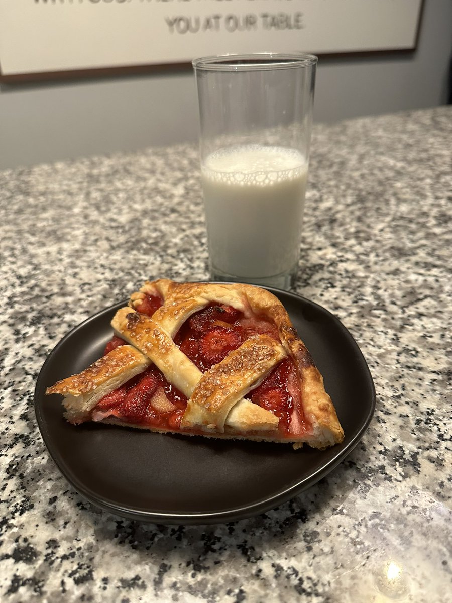 hallegolightly_'s tweet photo. This slab pie made possible by  @localharveststl for the local strawberries, rhubarb, and Ozark Mountain Creamery milk! https://t.co/7lsdzRe4bL