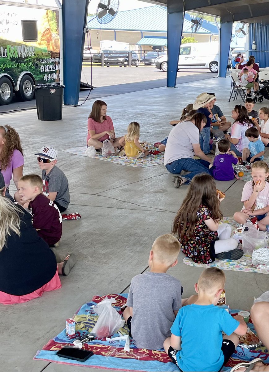The dinos and the children have been fed! Great start to summer! 🦖😎🌭See you Monday at R-ville Park. #SFSP #LCPride