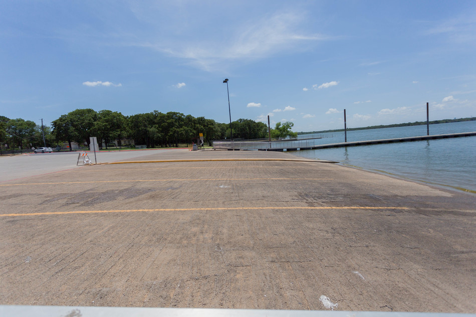 ArlingtonParks's tweet photo. Our #ParkOfTheWeek is Richard Simpson Park! This park provides public access to Lake Arlington for recreational usage. It is home to the Kathryn Wilemon Lake House Event Center, boat ramps, and a pavilion. A fisherman's dream & perfect spot to watch the sunset!
6300 W Arkansas Ln https://t.co/4mCi6BSaYl