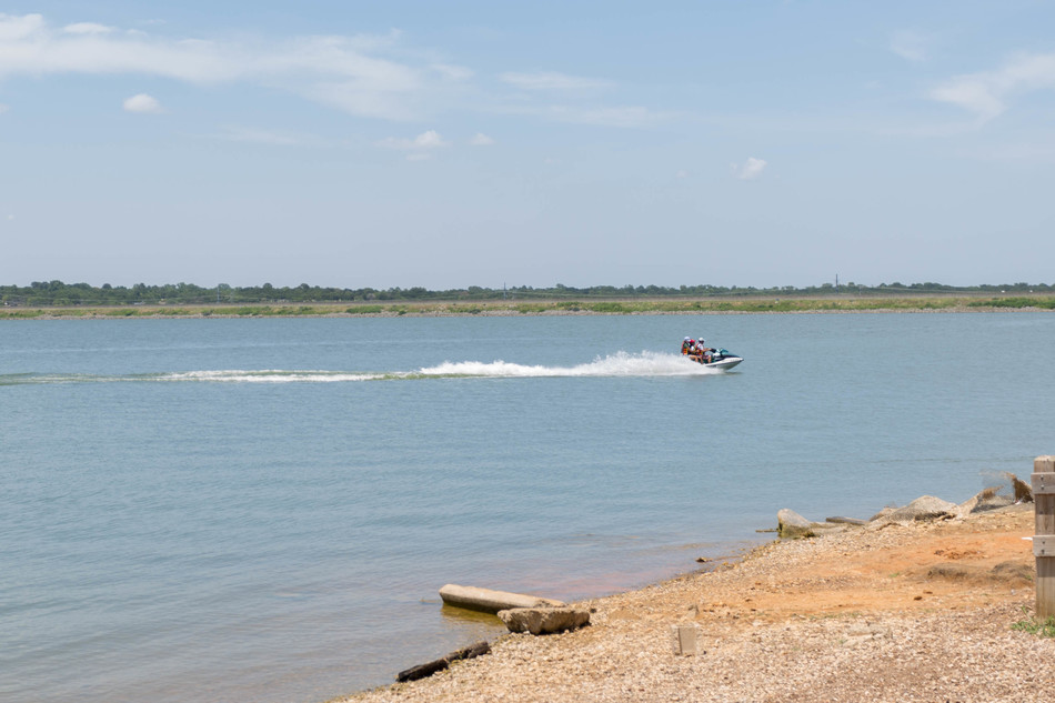 ArlingtonParks's tweet photo. Our #ParkOfTheWeek is Richard Simpson Park! This park provides public access to Lake Arlington for recreational usage. It is home to the Kathryn Wilemon Lake House Event Center, boat ramps, and a pavilion. A fisherman's dream & perfect spot to watch the sunset!
6300 W Arkansas Ln https://t.co/4mCi6BSaYl