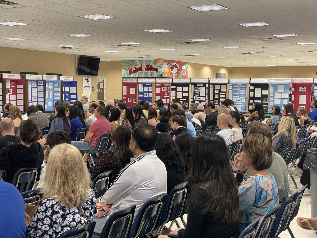 CommackSchools's tweet photo. On Wednesday night CHS celebrated our #ScienceResearch students and wished them good luck on their next chapter. Thank you to Research Coordinator Janette Collette, Deniz S for her keynote speech, and all of the alumni who came to celebrate! #CommackSchools #STEM https://t.co/ViDc4HlDaQ