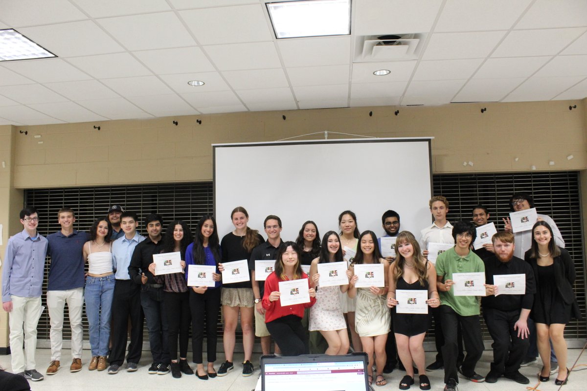 CommackSchools's tweet photo. On Wednesday night CHS celebrated our #ScienceResearch students and wished them good luck on their next chapter. Thank you to Research Coordinator Janette Collette, Deniz S for her keynote speech, and all of the alumni who came to celebrate! #CommackSchools #STEM https://t.co/ViDc4HlDaQ