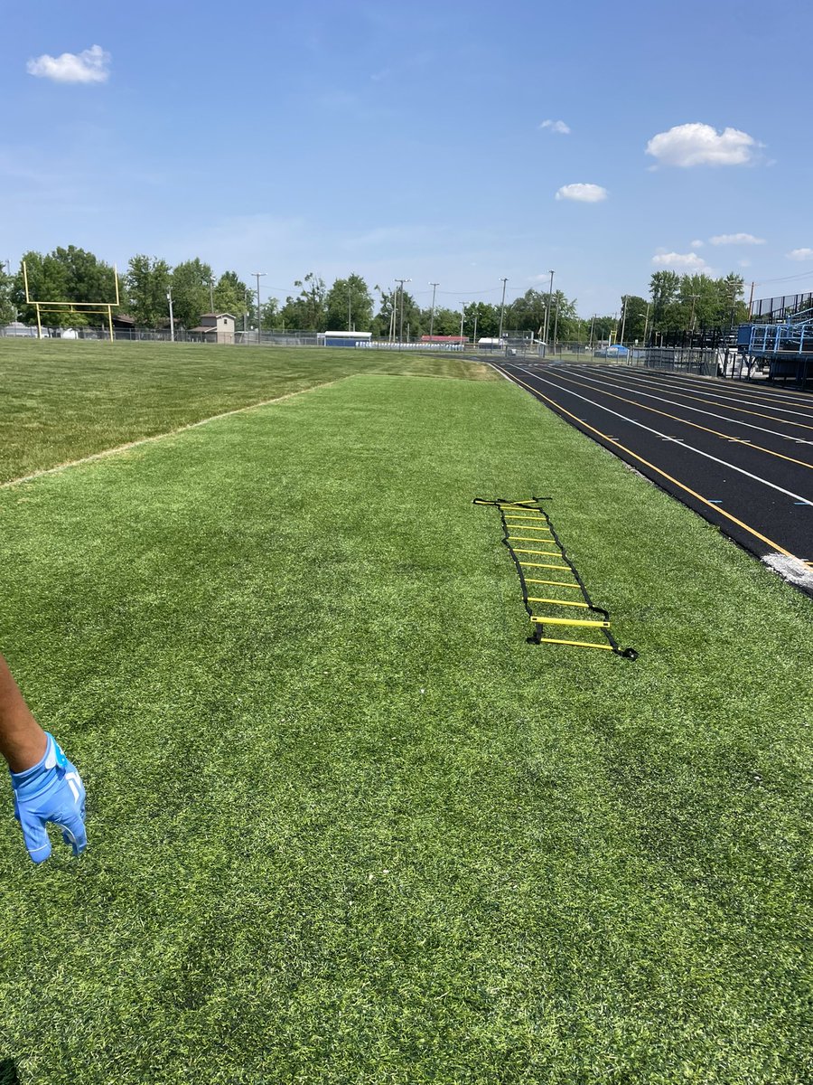 Nathan10651248's tweet photo. Kam and I got some footwork and Wr/Db drills this morning. Can’t wait for the season to start! Senior season loading… #7 #8 #Golocos https://t.co/Dl21PDx1u4
