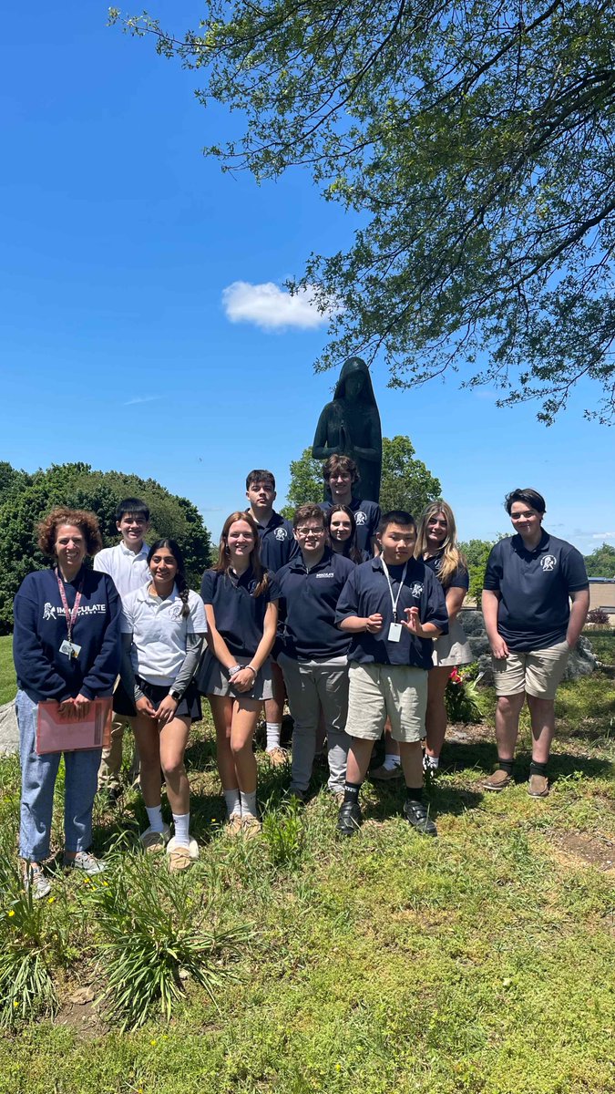 Last week, sophomore classes enjoyed class al fresco on our beautiful campus to pray in intercession to Mary.

#IHSStudentLIfe #IHSSpiritualLIfe
#DanburyCT is our #Campus