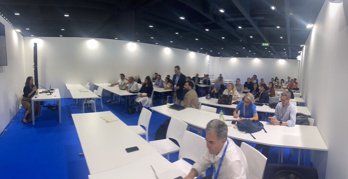 Amazing session at the ESSG meeting #EULAR2023! Thanks to all the speakers for great talks and all who attended for the wonderful brainstorming and discussion! ⁦<a href="/dom_somma/">Dom Somma</a>⁩ ⁦<a href="/danaorange/">Dana Orange</a>⁩ ⁦<a href="/lavinia_coletto/">Lavinia Coletto</a>⁩ Lisa van Baarsen &amp; Cos Pitzalis 🧫🔬👨🏻‍🔬👩🏼‍🔬🧑🏼‍🔬