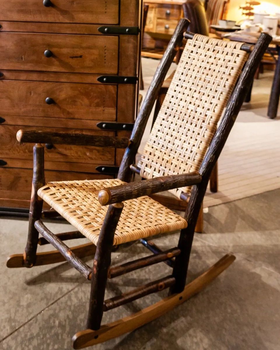 lodgecraft's tweet photo. It's time to rock your worries away in a special rocking chair. We have traditional styles available and options for both indoors and outdoors. Have a look on our website! #RockingChairs #RusticFurniture

https://t.co/ZK8MtKLgV0 https://t.co/KzfTamn7ne