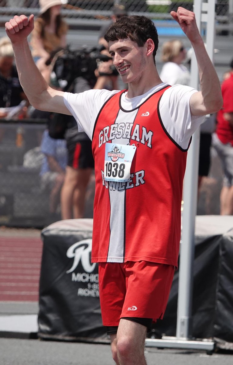 Kietlinski is a state champion!!! He’s the only competitor to clear 6-6!!! HE BROUGHT HOME THE GOLD!!!! 💪😤🏆#GBTRACK #WIAATRACK #CatsAthletics