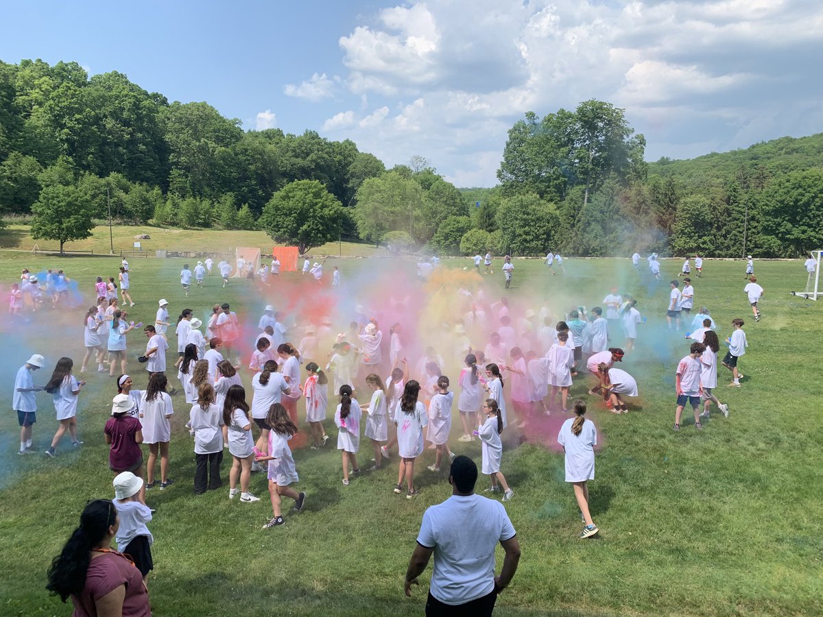 Second annual 7B Color Run! Thanks to our amazing @ChappaquaPTA @Joe_Mazza @SevenBridgesMS @chackerman1