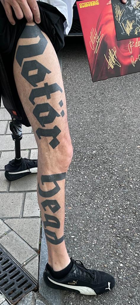 Now that's dedication 🤘

#mikkeydee #motörhead #motorhead