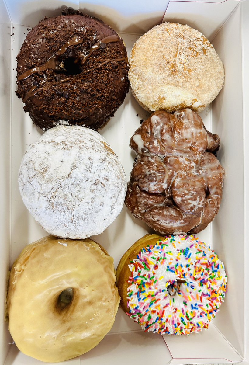 It’s #NationalDonutDay! I made 2 stops today, surprised my fiancée with a really BIG donut from <a href="/FarrowSandwich/">Farrow</a>. Then Doughnut Party for one of everything. 😍❤️🍩 #yegtweetup #yeg