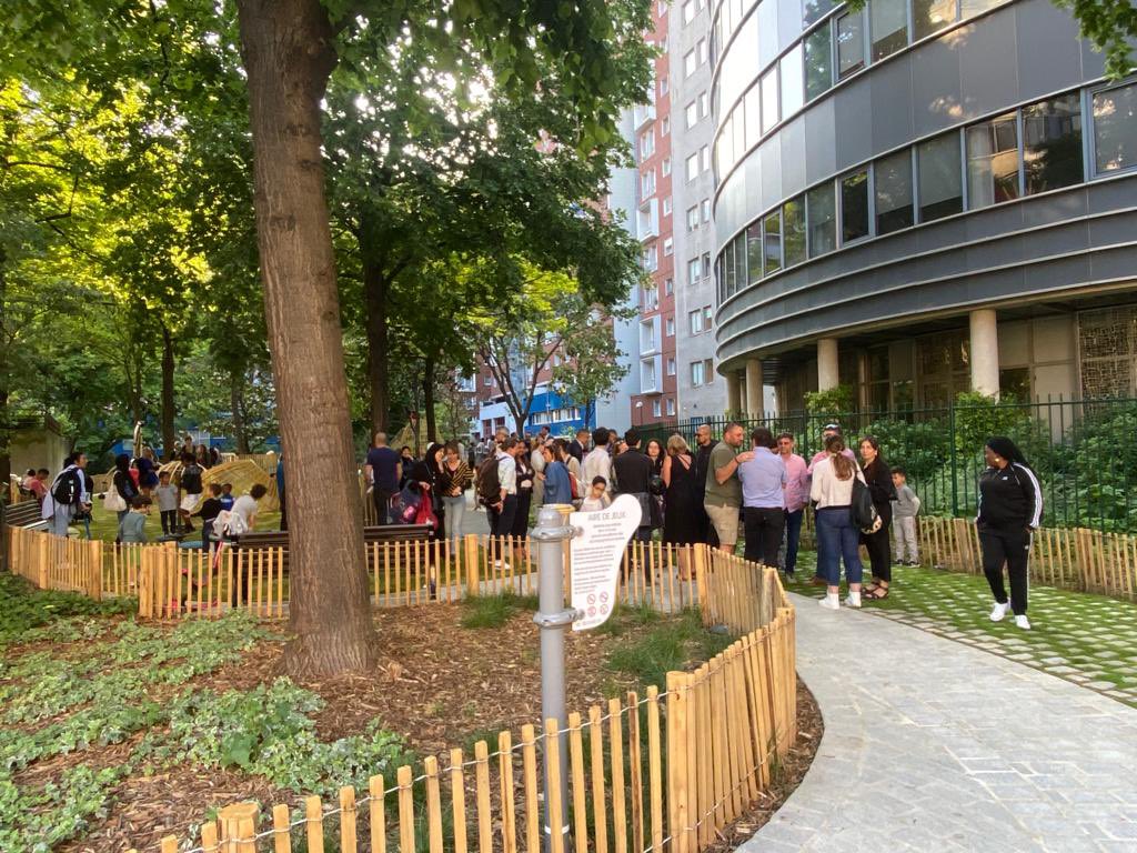 Après de nombreux mois de travaux, <a href="/MirjamRudin/">Mirjam Rudin</a> a pu inaugurer avec le maire de Pantin le nouveau square du Petit Bois : conservation des arbres existants, jeux d’enfants, perméabilité des sols… tous les ingrédients pour un espace public agréable et familial.