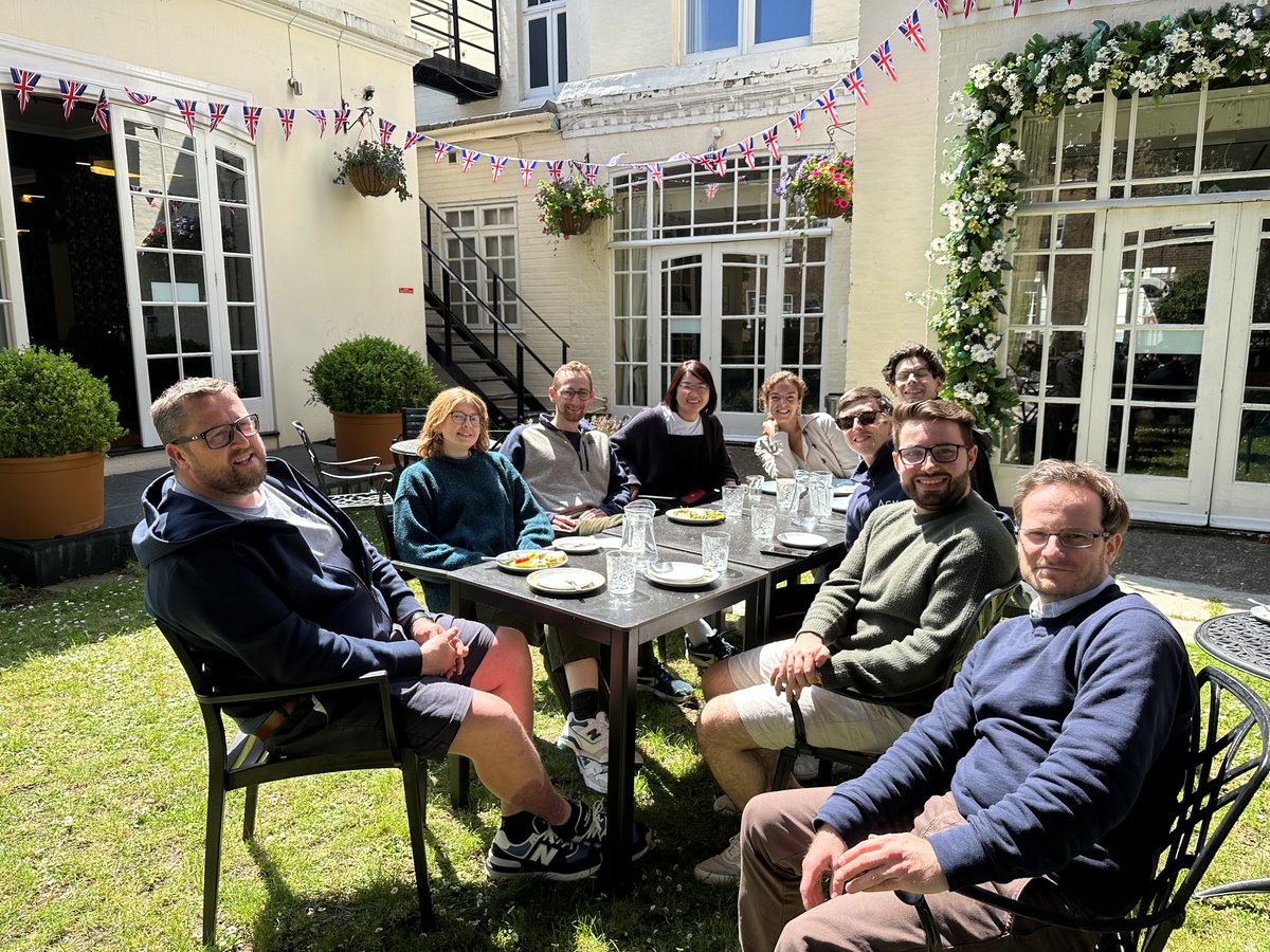 Amazing few days with 3rd and 4th year CDT students who attended a writing retreat in Windsor this week! The group spent some quiet time concentrating on writing in the peaceful surroundings of a lovely Windsor hotel. @ImpMaterials