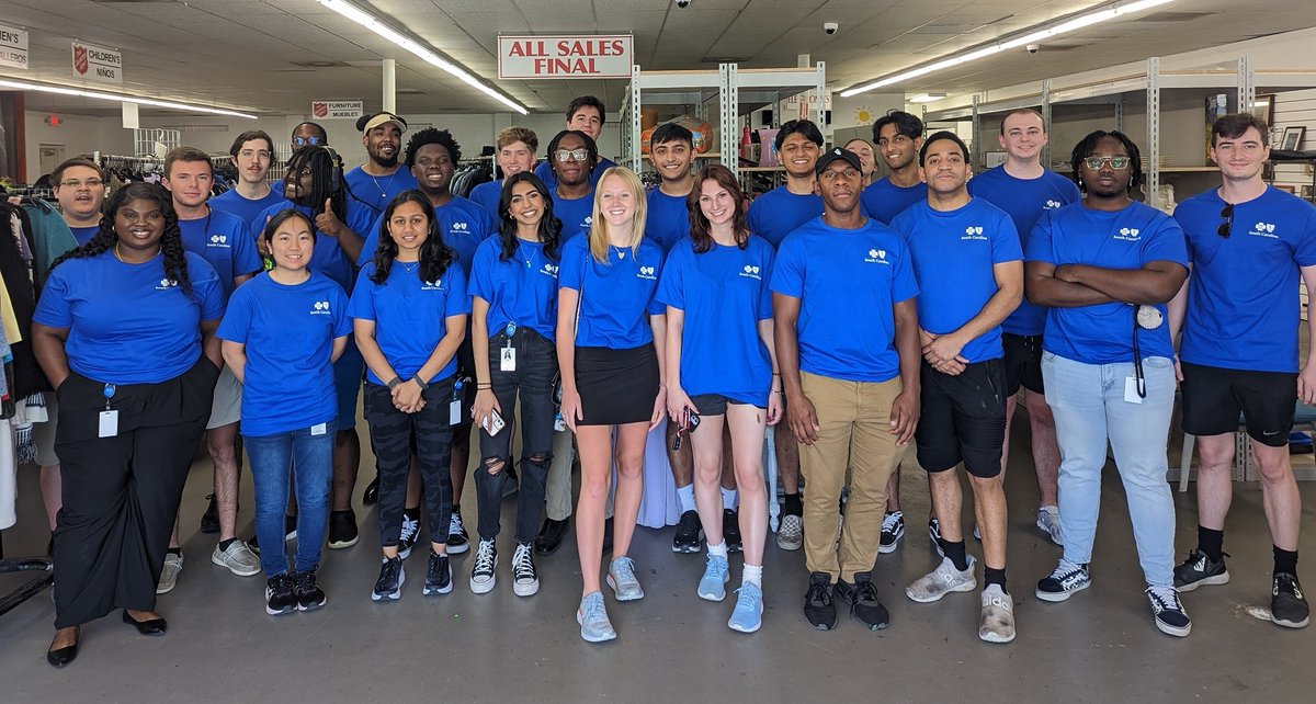 bcbssc's tweet photo. Summer #interns were introduced to our company’s #LifeAtSCBlueCross giving culture immediately.
A group of interns helped at @SalvationArmyUS stores in Columbia. Another group volunteered with @SeniorRes_SC hosting games for local seniors. https://t.co/RoxDbLMAUc