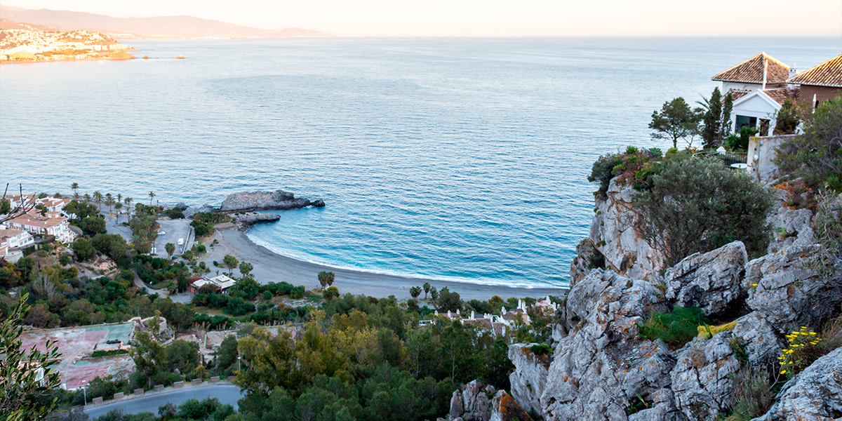 Discover the paradise of #CostaTropical in #Granada. ❤️ 

You won't want to miss #LaHerradura in #Almuñécar, a quiet beach where you can spend a relaxing holiday. 🌅 Come and enjoy! 🤩

👉 bit.ly/44uV5N5

#VisitSpain #SpainCoast <a href="/viveandalucia/">Vive Andalucía</a>