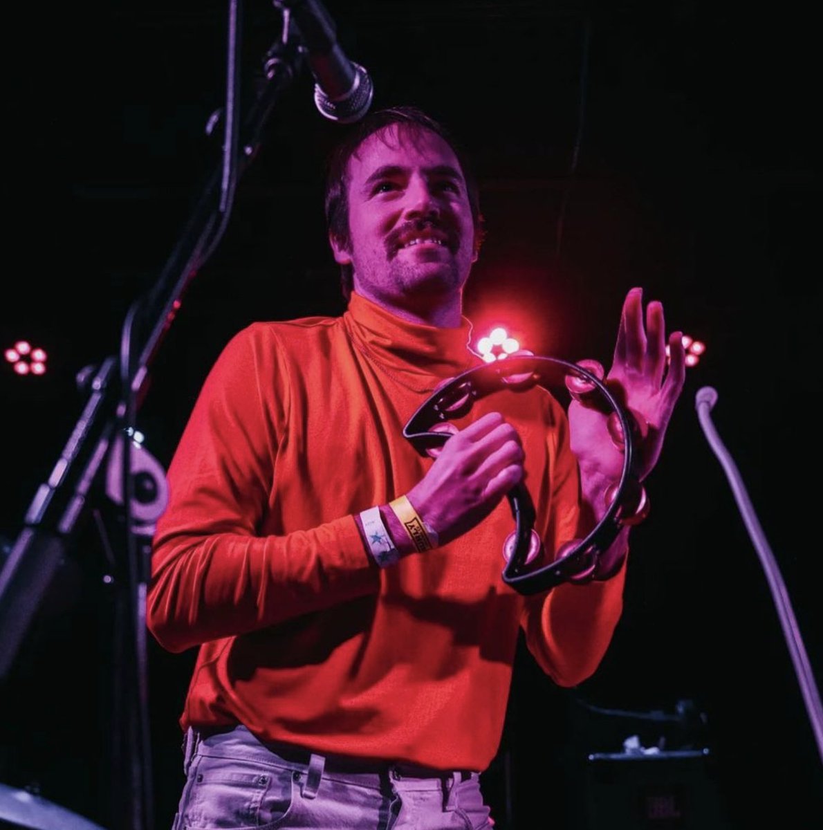 Hey Mr. Tambourine Man, play a song for me! 🎟️ on sale TODAY for our tour w/ <a href="/TheHappyFits/">The Happy Fits</a>  <a href="/windsermusic/">Windser</a>  <a href="/smallcrush/">LOG 🌱</a> &amp; 🐝 sure to check out the music video for our new song “Let’s Start a Country” linktr.ee/hotfreaks 🏝️🏴‍☠️