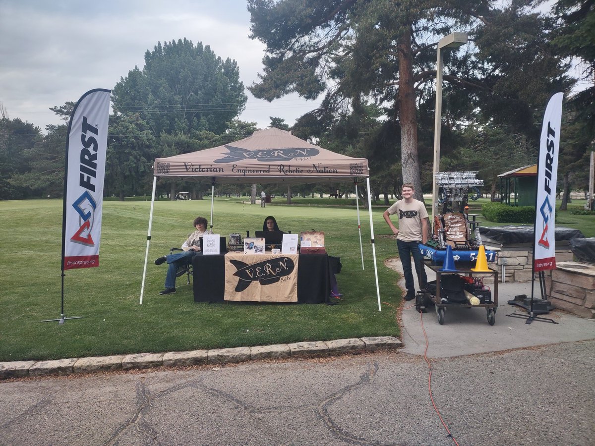 FRC5461VERN's tweet photo. YES!  There are robots in Scouting!  Having a great time hanging out at the Mountain West BSA Council Golf Tournament and spreading the Exploring Message! 
@ExploringLA https://t.co/zac72NDdEg