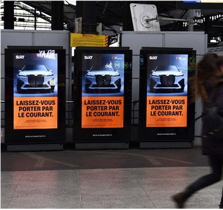 SixtFR's tweet photo. SIXT vous fait voir la vie en électrique !⚡️
Vous n'avez pas pu la rater : il s'agit de notre toute nouvelle campagne véhicules électriques !
Une idée des lieux où ont été prises ces photos ? 👀
#locationelectrique #electrique #vehiculeselectriques #electromobilité https://t.co/csKZ8FMITE