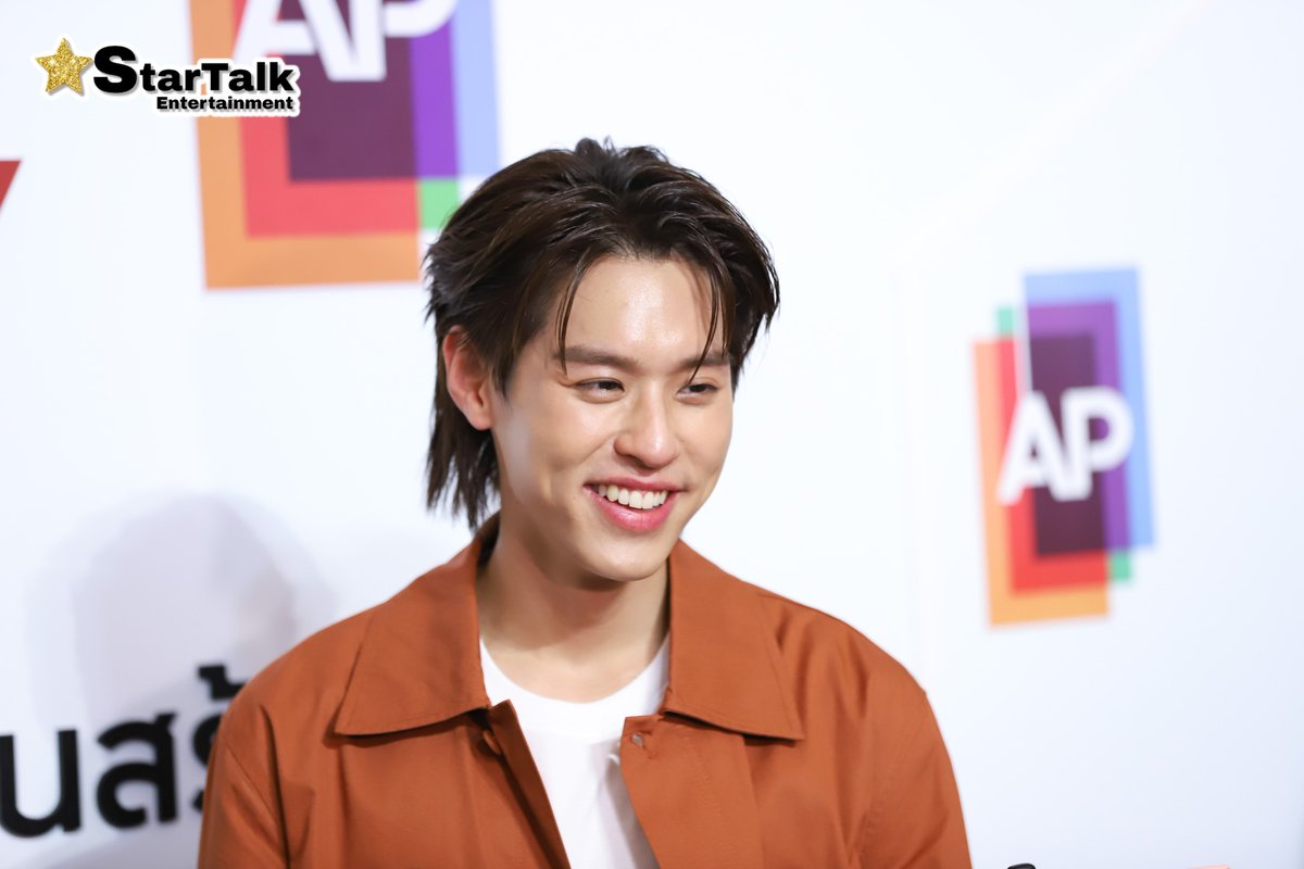 startalkent's tweet image. #bbillkin ช่วงให้สัมภาษณ์สื่อในงาน #APHAPPYDAY หล่อ ขี้เล่น น่ารัก เหมือนเดิมเลย 😆

#BillkinxAP #เลือกชีวิตดีๆที่HAPPY #APThai