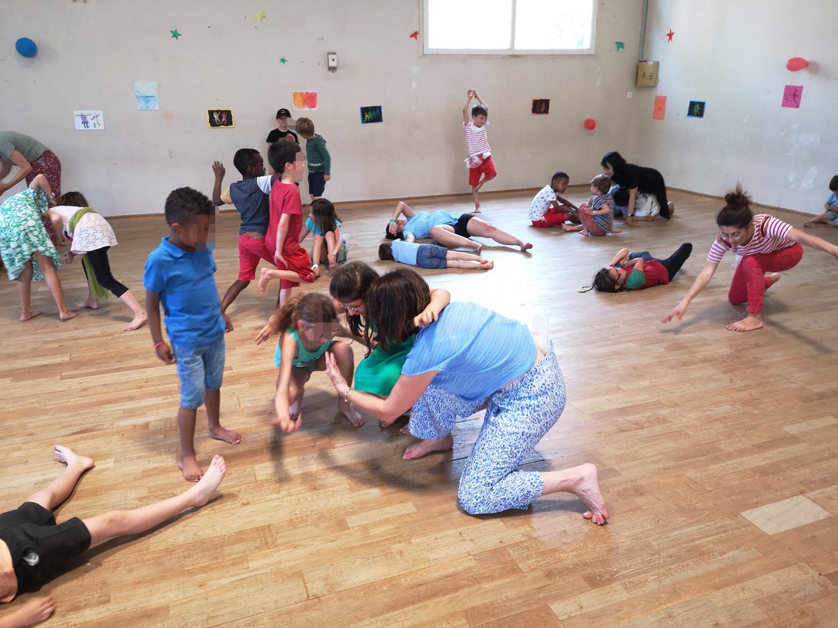 occe17000's tweet photo. Nouvelle journée de rencontre dansée pour les classes d'#Esnandes (ce1-ce2), #saintouendaunis (ms gs) et #perigny (cp) lors d'un #balsenliance. Une belle réussite grâce à notre partenaire Églantine Lucas. 

@acpoitiers @DSDEN17 @MahdiTamene @OCCE_FD https://t.co/nfCjjlplE7