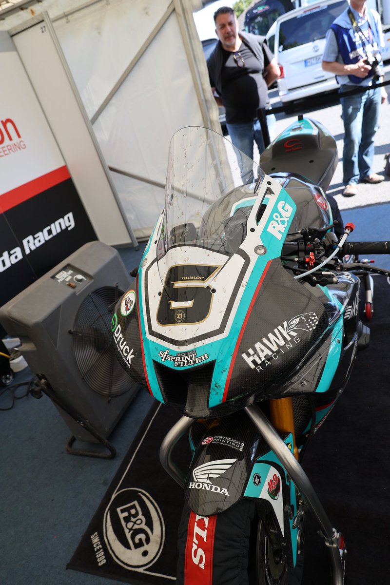 The fastest bike of <a href="/ttracesofficial/">Isle of Man TT Races</a> so far. <a href="/M_Dunlop3/">Michael</a> sets a stunning 135.532mph best onboard the <a href="/_HawkRacing/">MasterMac Honda</a> Honda in final qualifying today. 
📷 <a href="/DoubleRedBSB/">Double Red</a>