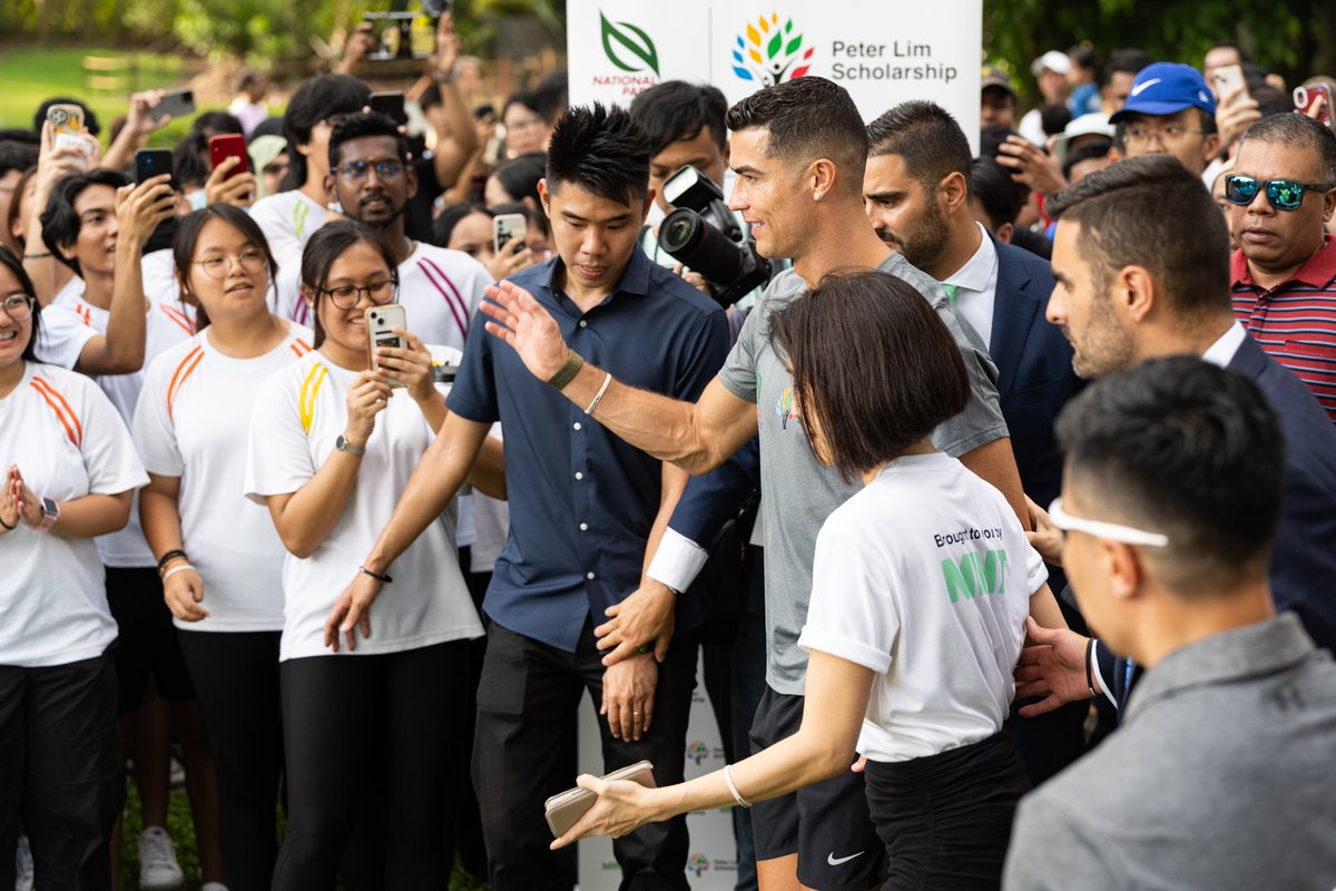 The world's only tropical garden to be honoured as a UNESCO World Heritage Site is found in Singapore. There I visited my friend's NParks - Peter Lim tree. And met the beneficiaries of the NParks - Peter Lim Scholarship. Thank you for your love and support! Don't forget keep