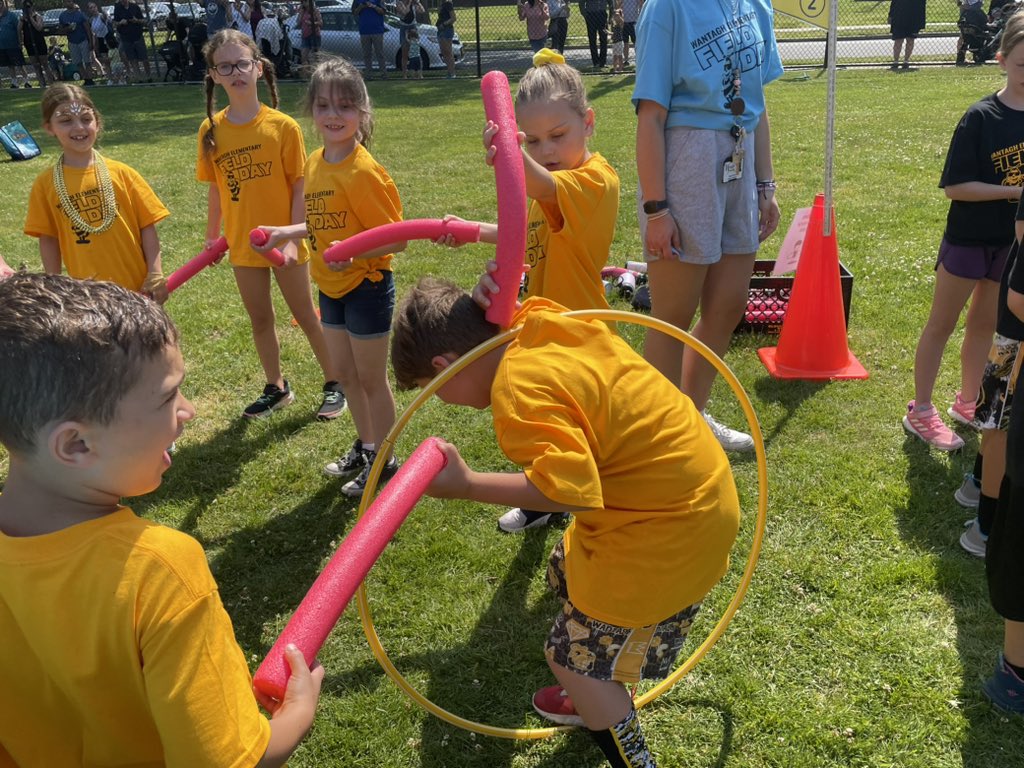 Field Day Fun! #busybees #blackandgold #community #catchthebuzz @WantaghSchools