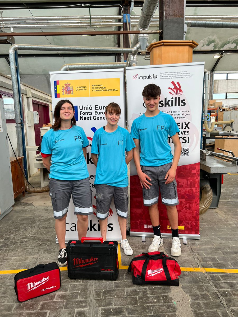insbrugulat's tweet photo. La Naila Juanola i en Bernat Lapedra, 1a al #skill26 (fusteria d’obra) i 3r al #skill24 (ebenisteria) respectivament al @campionat_catskills de Catalunya, que ha tingut lloc a l’ @insperemartell. Gràcies @plaiber_sa i @milwaukeetooleu pel suport rebut. https://t.co/i8mXx04ew4
