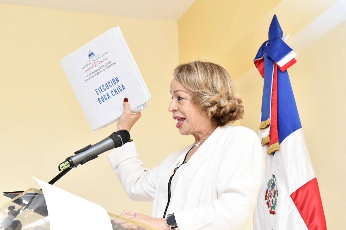 sectvulnerables's tweet photo. Estrategia Integral de Seguridad Ciudadana ‘’Mi País Seguro” implementado en Boca Chica. La encargada de Mi País Seguro en Boca Chica, Viceministra Mercedes Pérez (Mily), resaltó los esfuerzos, el respaldo y la unidad de los comunitarios para impulsar el programa. https://t.co/NX6S3LzjZd