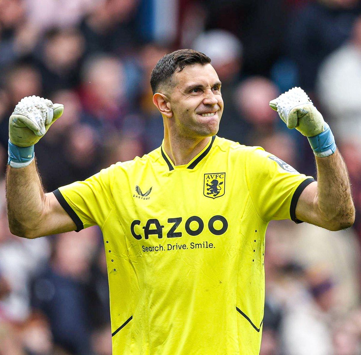 🇦🇷 Dibu Martínez en la Premier League 2022/23 con Aston Villa.

◉ 36 partidos.
◉ 38 goles recibidos.
◉ 98 atajadas (72% de efectividad).
◉ 1 penal detenido.
◉ 11 vallas invictas.