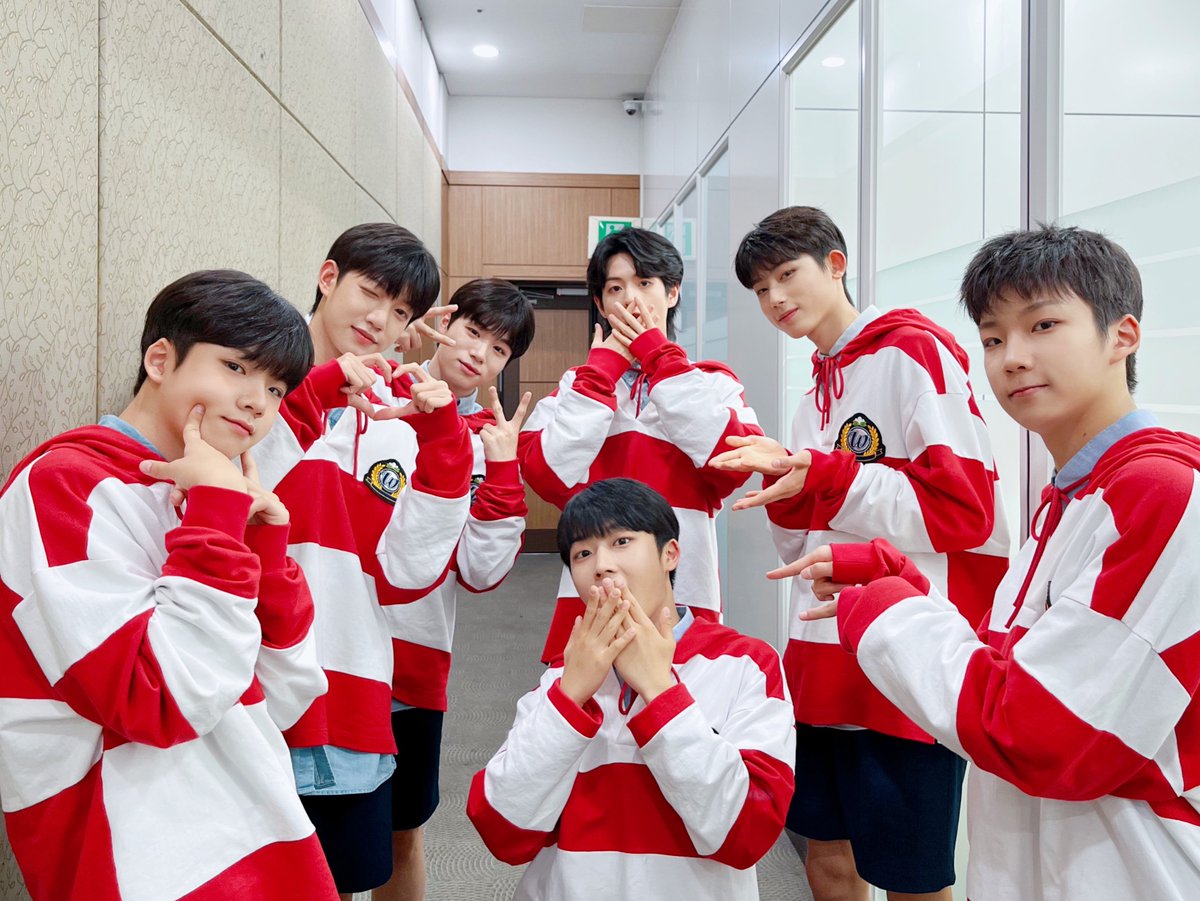 [📸] #더윈드데이 #THEWINDDAY
오늘 밤 꿈속에서도 더윈드와 함께해요🌙💙

#더윈드 #THEWIND #The_Wind 
#ISLAND