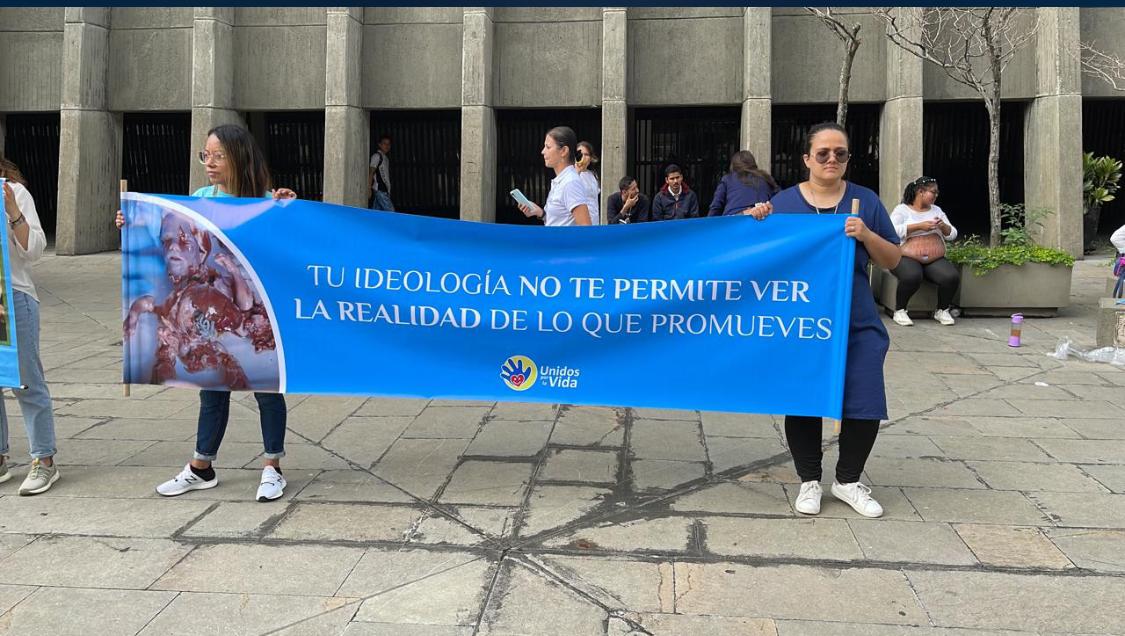 Megantotustuus's tweet photo. ¡Si a la vida, no al aborto! No promovamos más el asesinato de bebés inocentes y frágiles en el vientre de sus madres. #TodaVidaVale https://t.co/kZTwLxlWzI
