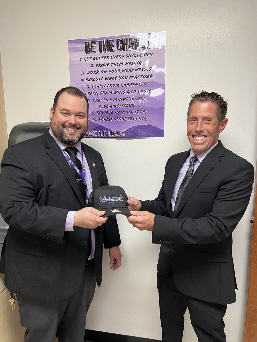 Passing the hat to @MartinezJe21781 new principal of ⁦@ELGINISD_EIS⁩ !🤩Congrats to ⁦both- @PrincipalBJT⁩ will be our new principal at ⁦@ELGINISD_EMS⁩ ! 💜🙌 #BeTheChange 💜 ⁦@ElginTxISD⁩ #OTOTOF