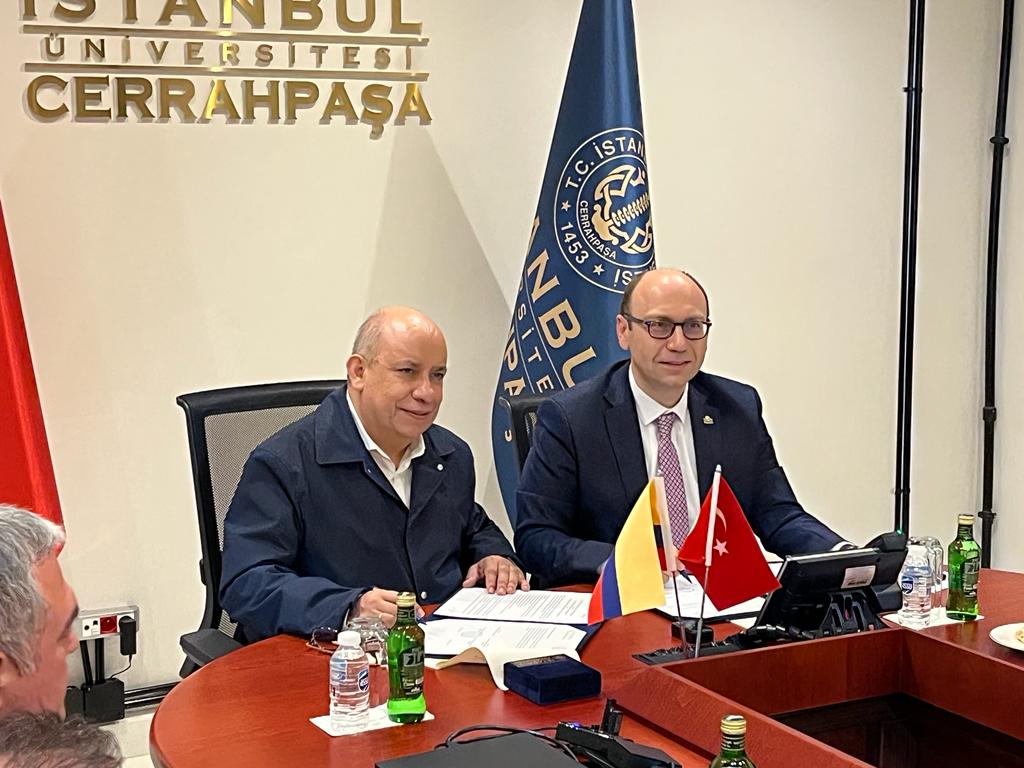 JaimeLeal_'s tweet photo. Hemos firmado un convenio de colaboración académico que permitirá a miembros de la @UniversidadUNAD hallar nuevos horizontes para su desarrollo académico y profesional. https://t.co/ccVJXy7SkV