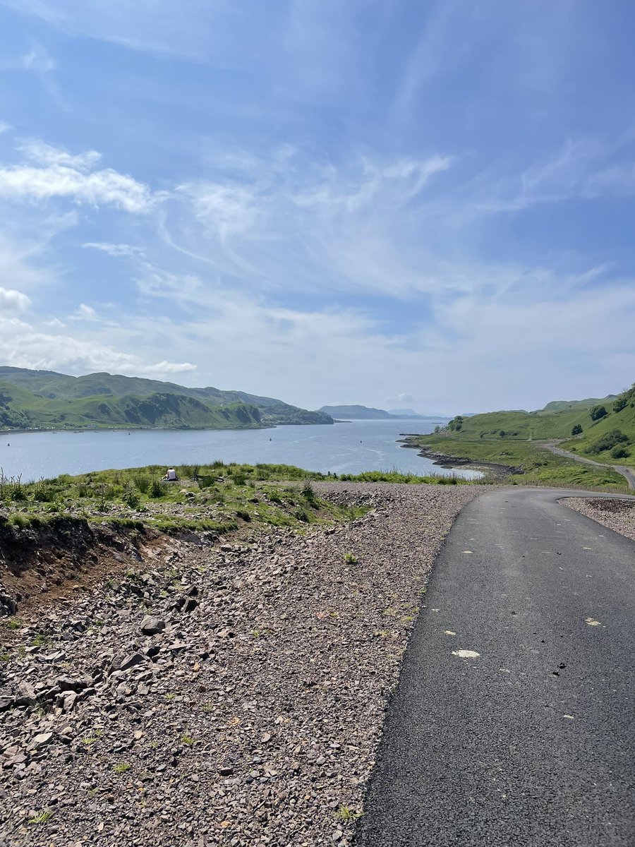 Fell asleep in London, awoke in Scotland and watching Red Squirrels at Crianlarich station before 8am with supporting cast of Spotted Flycatcher, Siskin, Garden Warbler, breeding House Martins etc while waiting for train 😍 Afternoon wandering around Kerrera. #LowCarbonBirding