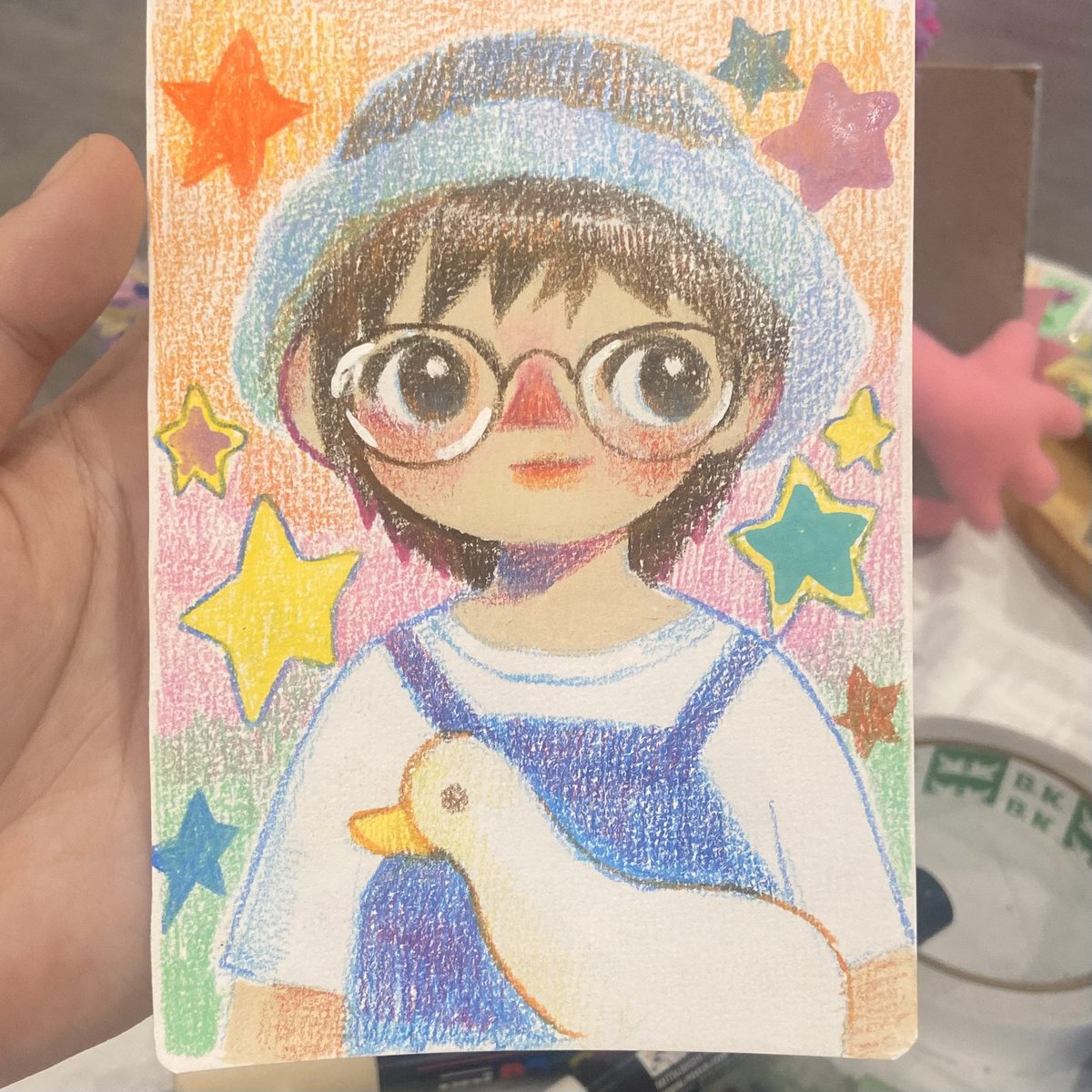 manonthetadpole's tweet photo. #PicnicPicjaiArtMarket 
วาดสดวันนี้ ผลประกอบการดีเกินคาดมากๆเรานั่งวาดทั้งวันเลย555555 แต่ยังมาให้วาดกันได้อีกเสาร์อาทิตย์นี้!  🐸🖍️ https://t.co/zdDWPWhekE