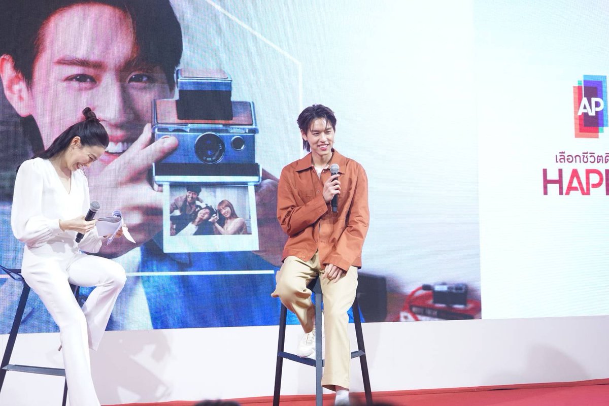 Yloveyouchannel's tweet image. "บิวกิ้น"เมื่อต้องยิ้มตามรูปตัวอย่างของตัวเองน่ารักไม่ไหว ซูมความหล่อหลังร่วมงาน #APHappyDay

Link :youtu.be/wOTQ1wyXY1Q

#พีพีบิวกิ้น
#บิวกิ้นพุฒิพงศ์
#พีพีกฤษฏ์ 
#บกพพ
#เลือกชีวิตดีๆที่Happy 
#billkinpp 
#ppkritt
#Bbillkin 
#bkpp
#bkppblove
#ppkritt 
#apthai  
#BillkinxAP