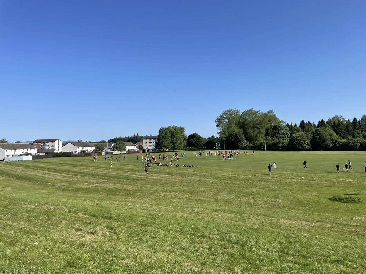 A glorious Sports Day. Whole school activities in the morning with football, ⚽️ capture the flag, rounders, ultimate frisbee, arts & crafts, boccia and tug of war followed by competitive sports in the afternoon. Something for everyone. 😎 Have a bright weekend, Tweeps. 🤍 🖤 💛