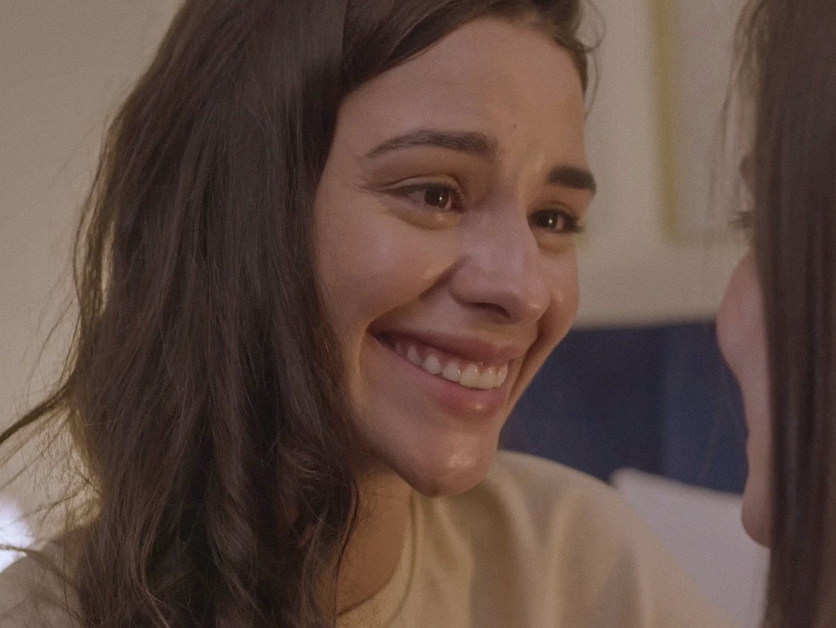 descontrolari's tweet photo. LUÍZA: — Você é a minha pessoa.
VALENTINA: — Você também é a minha. E eu não me canso de me surpreender em como eu posso te amar cada dia mais.

(Stupid Wife | 2x03) https://t.co/giHFSTSWLO