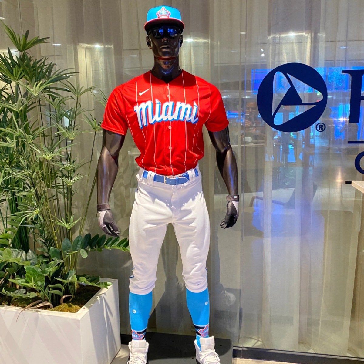 BUMPFundraising's tweet photo. PSM, Fabian visited our partners @Marlins and helped support their 50/50 raffle for @MarlinsImpact that makes a positive IMPACT on South Florida by creating opportunities for youth to stay active, achieve academic success, and build leadership skills.
#MarlinsImpact #MakeItMiami https://t.co/TiG3HjAUyU