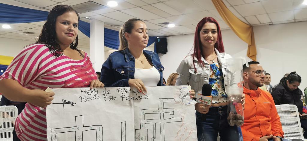 La lider de comunidad del barrio San Francisco, Sara Pérez conversa con el Gobernador <a href="/FreddyBernal/">Freddy Bernal</a> sobre el proceso de formación preventivo que adelantan en la comunidad de cara a las precipitaciones.

#ReporteBernal141

<a href="/PartidoPSUV/">PSUV</a>