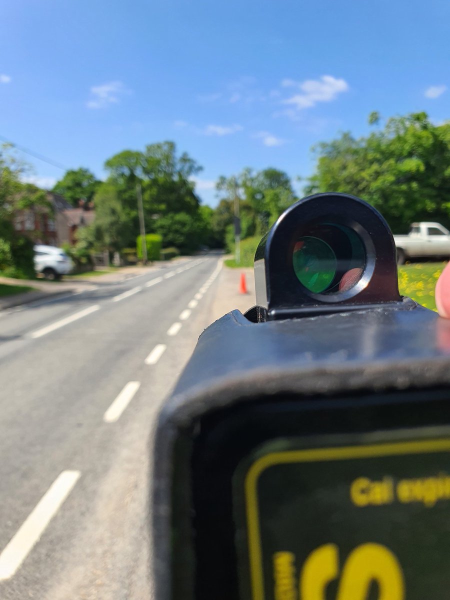 Speed checks continued this afternoon, in #Balcombe Village. Results will be passed to #BalcombeParishCouncil and @SussexSRP this will be an ongoing activity. @CSWSussex @sussex_police @SussexPCC #WM1Rural #Fatal5 #Bsection #PCSO20088