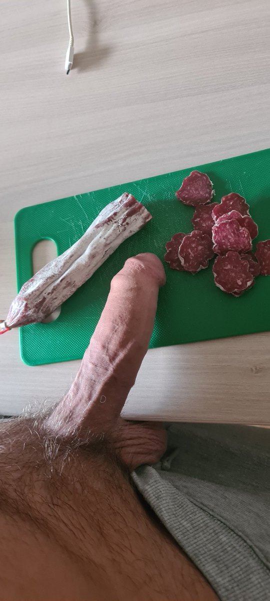guyzmo6's tweet photo. Qui pour prendre l apero avec nous? 
Retweet pour plus de contenu
#maqueue @maqueuecom @FrenchiesCocks #bitesfrance @Secteurx_Paris 
#bator #bro #gay #bite #wank #exhib #gayexhib #frenchgay
@BatorCommunity @batorcircle #uncut #branle #gaybranle https://t.co/uGQRAc1TfD