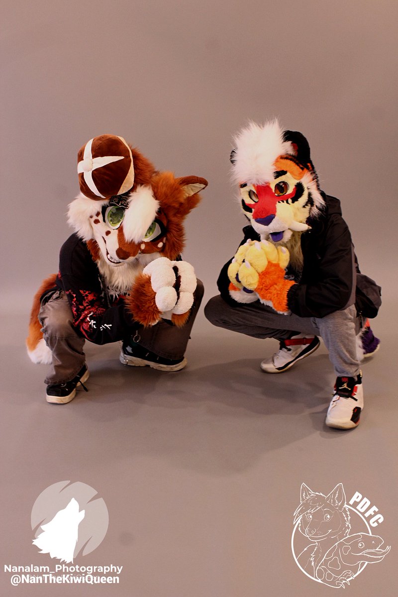 PaintedDesertFC's tweet image. Happy National Donut day,  i can&apos;t help but feel like these two are plotting a heist on the donut delivery truck.  Happy Fursuit Friday.   #PDFC2023 #nationaldonutday #photobooth

📷: NanTheKiwi
🐦 : @NanTheKiwiUwU 
Insta: @NanTheKiwiQueen