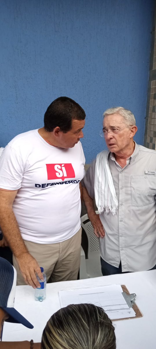 CiroDeLeonB's tweet photo. Hoy continuamos apoyando la firmatón, por la defensa de la salud, la pensión y el trabajo de los colombianos; todo va de la mano con lo que proponemos para el departamento: una apuesta productiva enfocada. 
Te esperamos hoy desde las 4 pm en La Av. Primera 
#CorrijamosElRumbo https://t.co/BWdNEF79rP