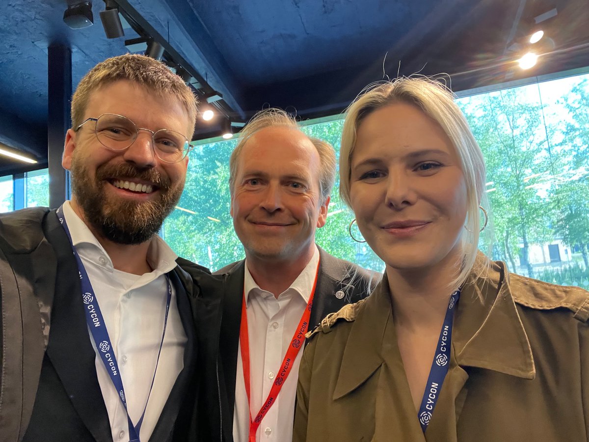 Florian Egloff tweet media