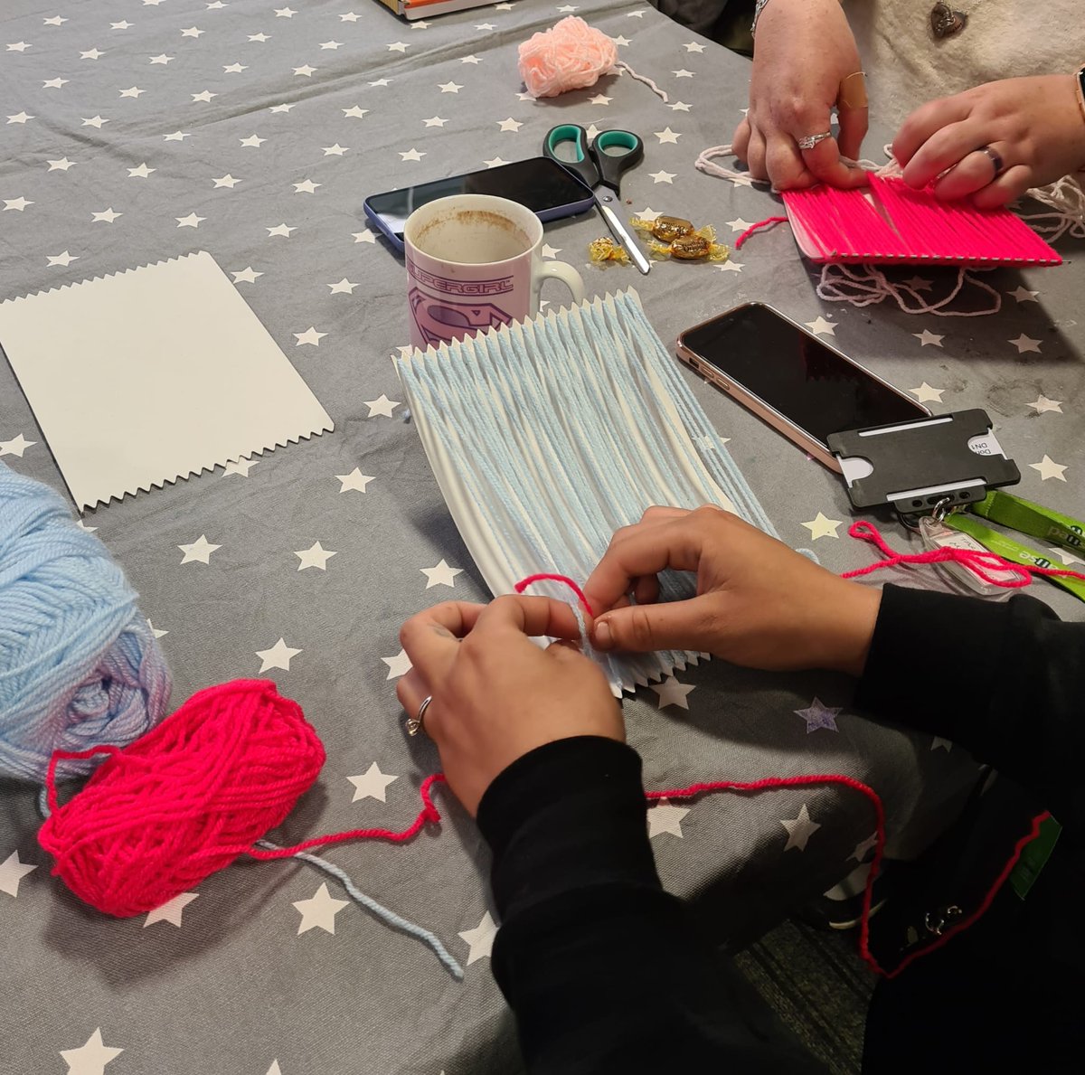 As part of #RemakeDaysDoncaster women on the Pause programme came together at Crafternoon to learn how to weave with wool. It wasn't as easy as it looked, so practice was also gained in making mistakes and of course Pause tenacity 💚 <a href="/hornsbylj/">Leanne Hornsby</a>