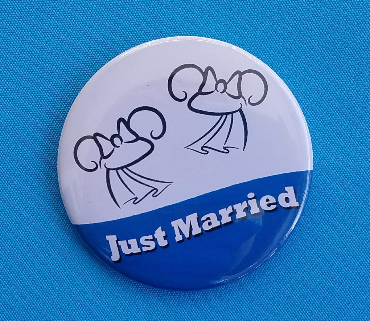 Just Married Ears Button - Two Brides - Mrs & Mrs - Gay Wedding - Disney Cruise - Disney World - Disneyland - Celebration Button - Magnet #DisneyPin #DisneyButton 
$3.49
➤ etsy.com/listing/511455…